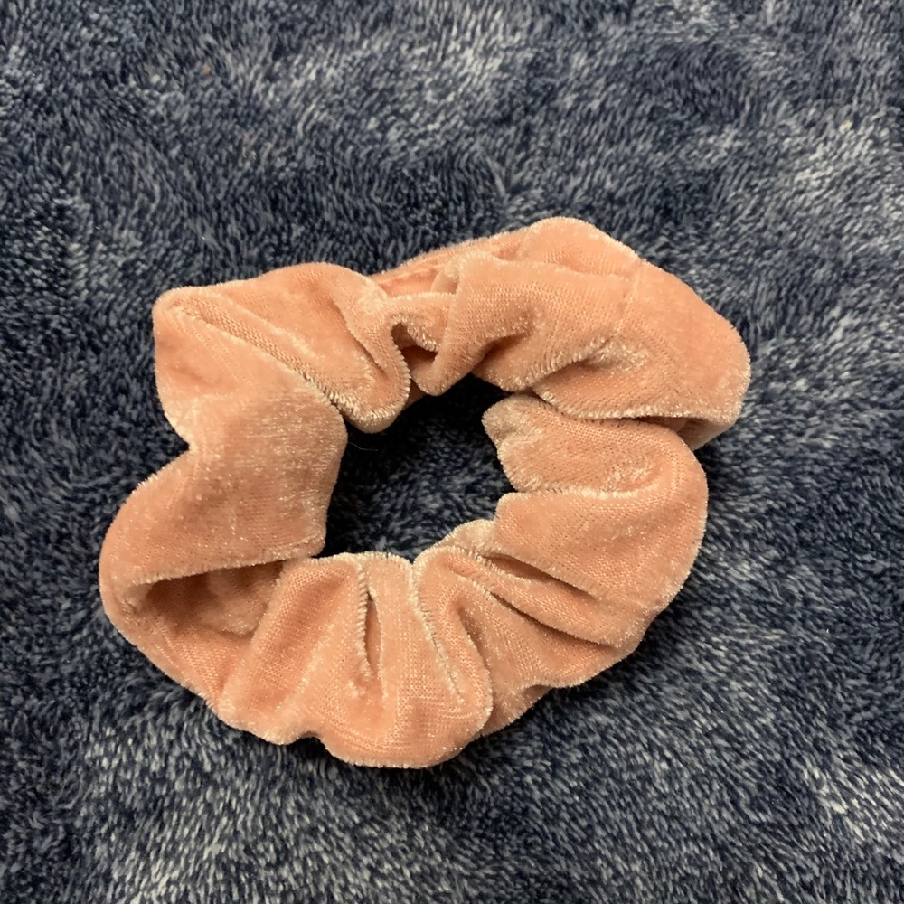 Scrunchie - Picture 3 of 4